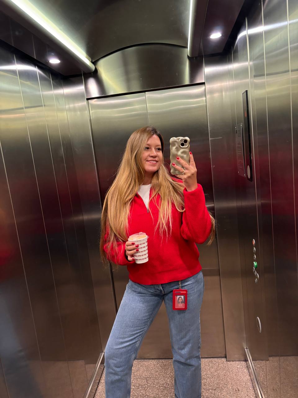 Желаю каждому, кто читает улыбок с утра, любить свою жизнь и рисунок котика на кофе ☀️😘 | Сетка — социальная сеть от hh.ru