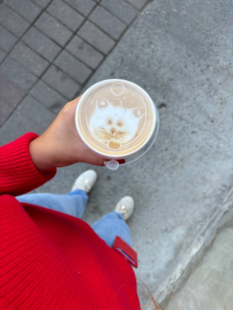 Желаю каждому, кто читает улыбок с утра, любить свою жизнь и рисунок котика на кофе ☀️😘 | Сетка — социальная сеть от hh.ru