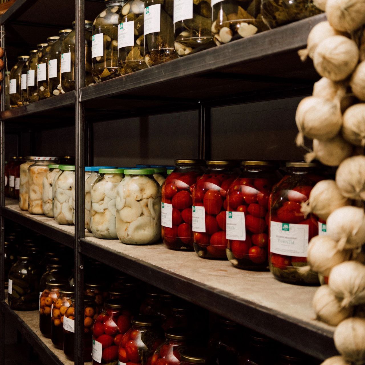 Получать фермерские продукты, одновременно повышая лояльность клиентов: феномен тюменьского ресторана Дача 
В заведении принимают от дачников и садоводов лишний урожай | Сетка — социальная сеть от hh.ru