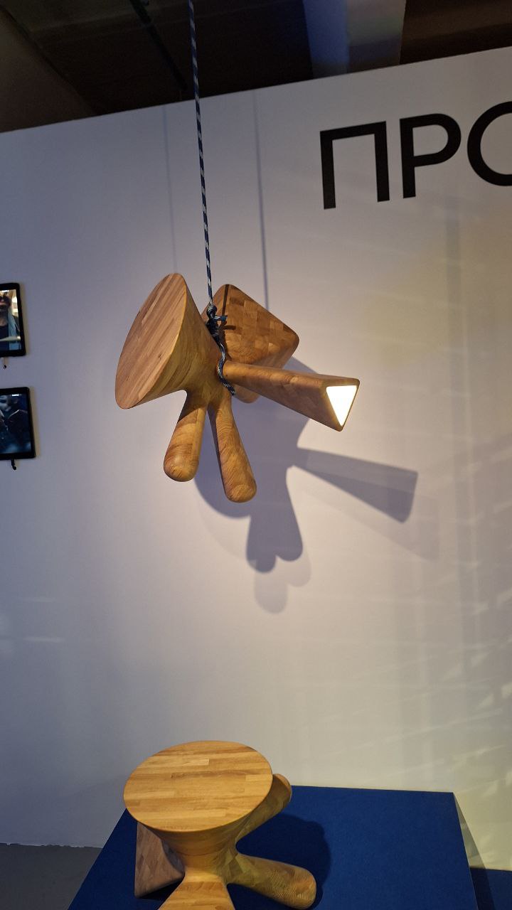 А ещё в прошлый приезд в Москву я успела забежать на Блазар
Это выставка-ярмарка современного искусства, давно хотела её посмотреть. Кратко — это интересно, иногда занятно | Сетка — социальная сеть от hh.ru