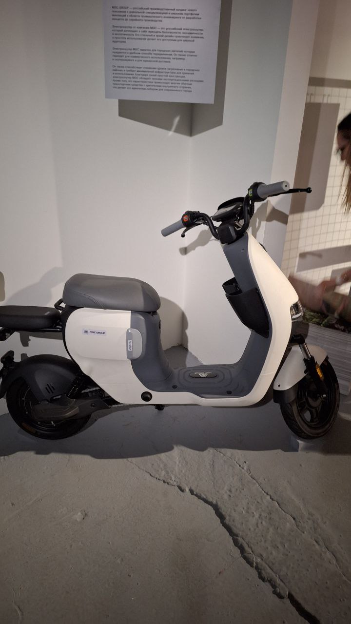 А ещё в прошлый приезд в Москву я успела забежать на Блазар
Это выставка-ярмарка современного искусства, давно хотела её посмотреть. Кратко — это интересно, иногда занятно | Сетка — социальная сеть от hh.ru