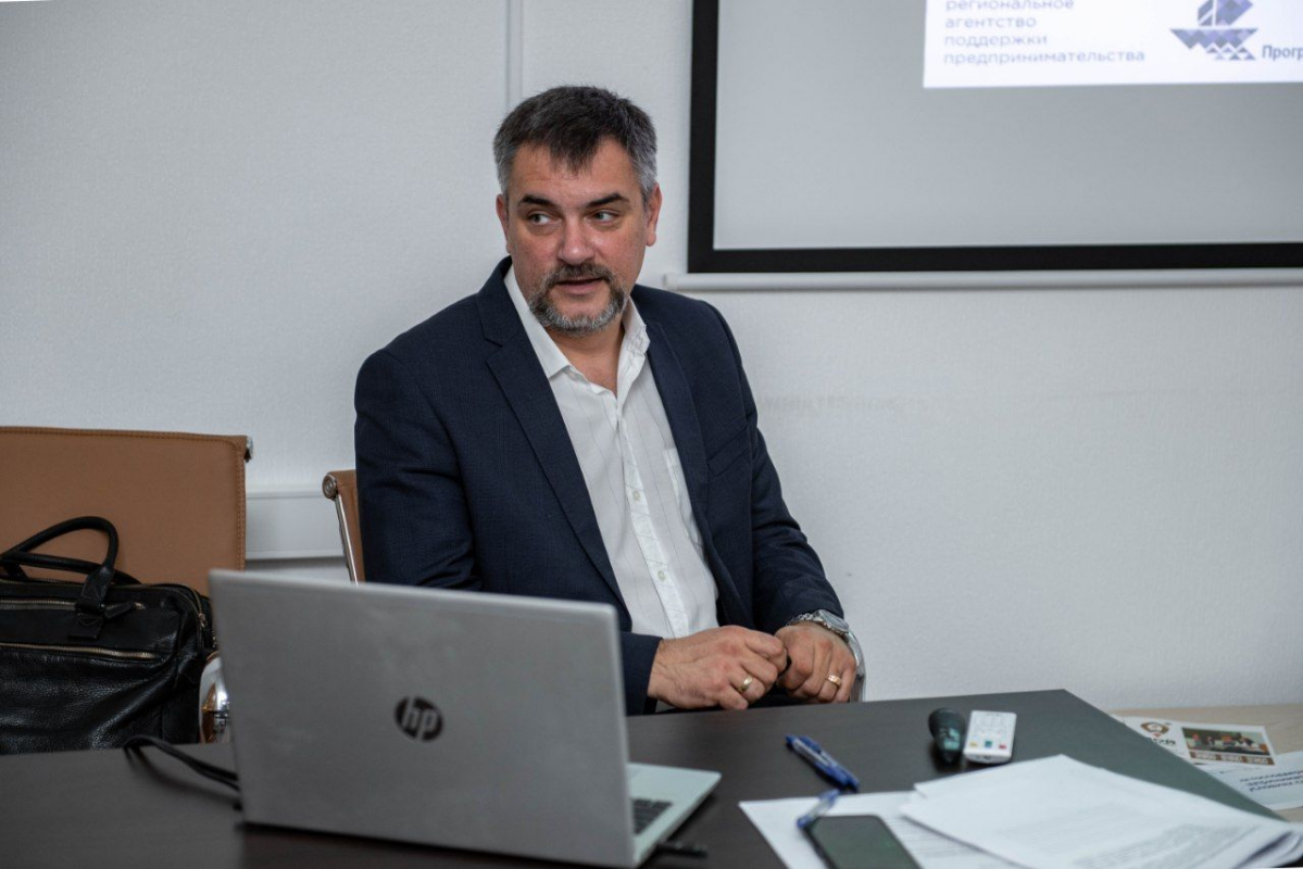 Провел сегодня супервизию с классным психологом.
Чувствую себя немного истощенным, но при этом много удовольствия и кайфа от работы с профессиональным коллегой | Сетка — социальная сеть от hh.ru