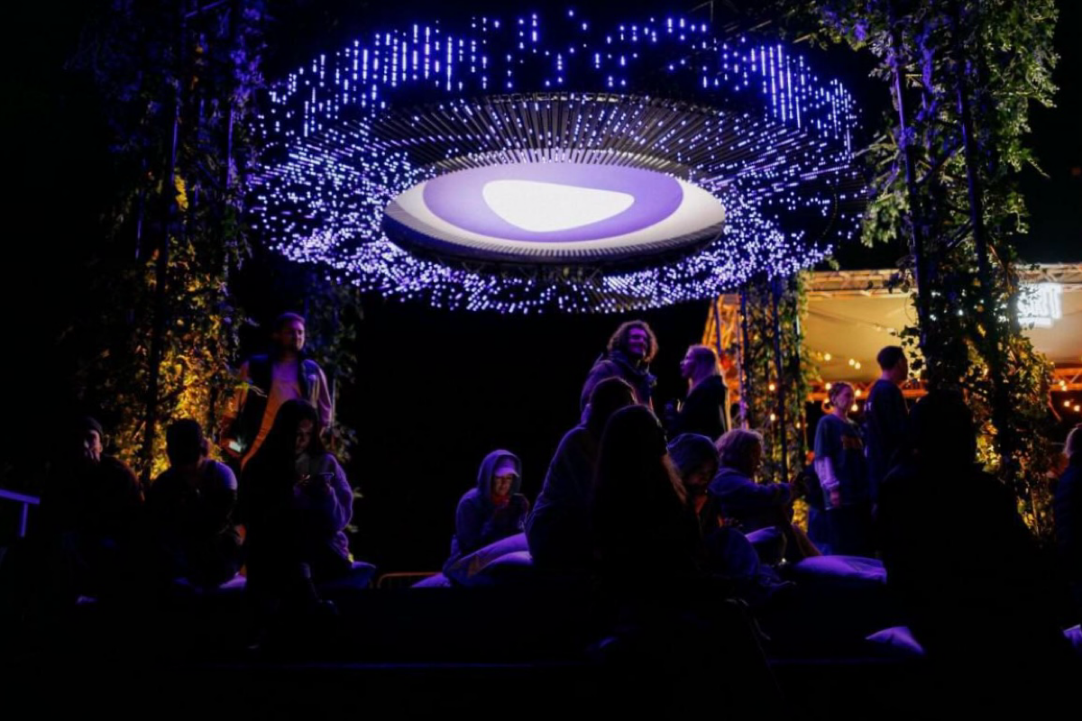 Люблю свою работу за то, что не называю и не подразумеваю ее «работой» 😅  
Она - моя деятельность по совмещению всего самого моего любимого | Сетка — социальная сеть от hh.ru