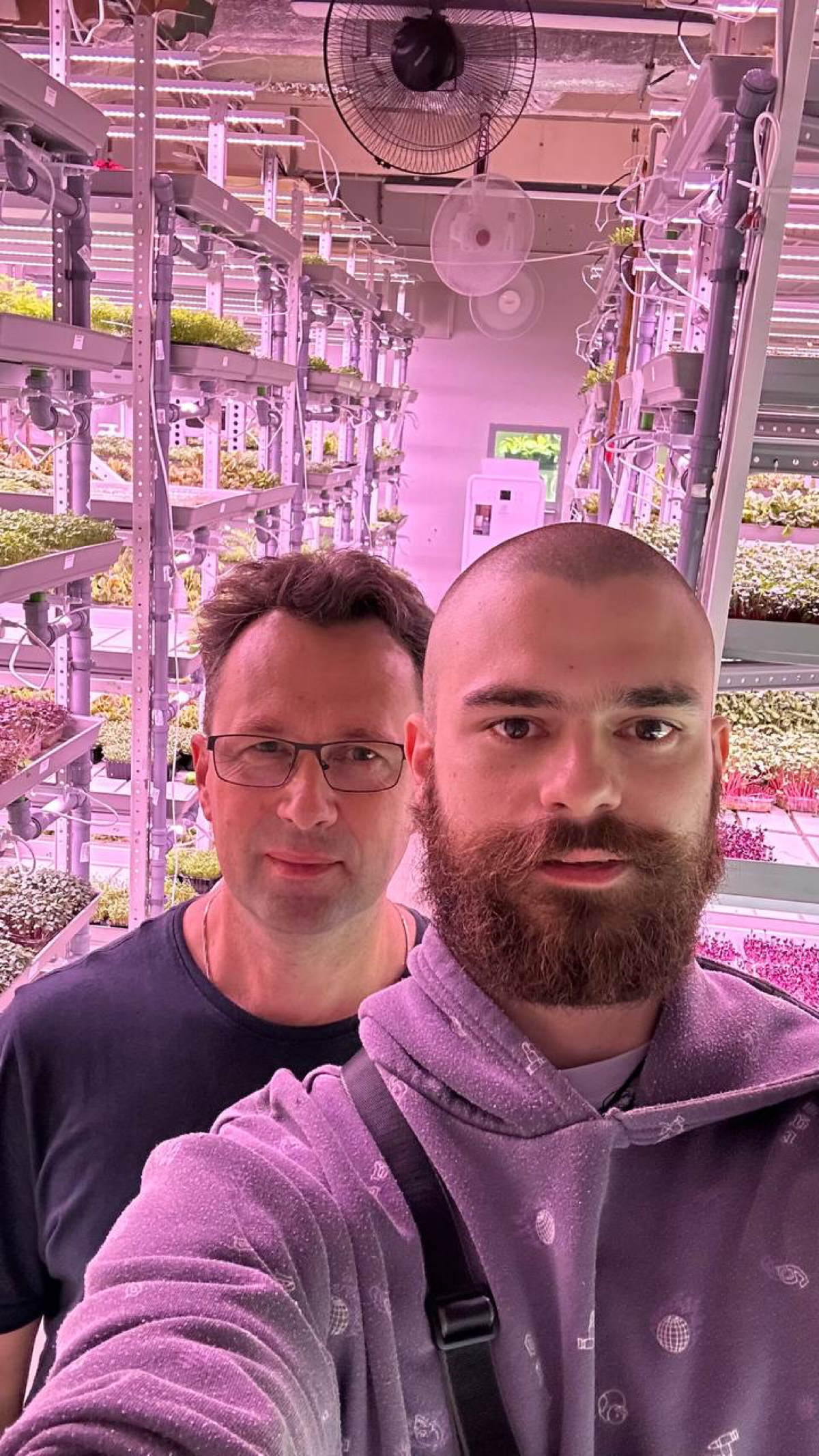 Я в командировке уже 3 недели, свободного времени абсолютно нет, поэтому редко выхожу на связь и в группе и долго отвечаю клиентам | Сетка — социальная сеть от hh.ru