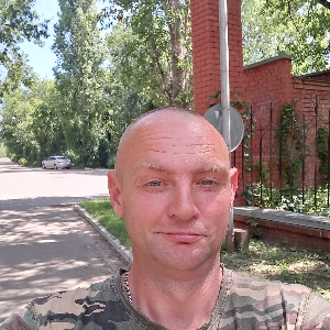 Макс Лазарев