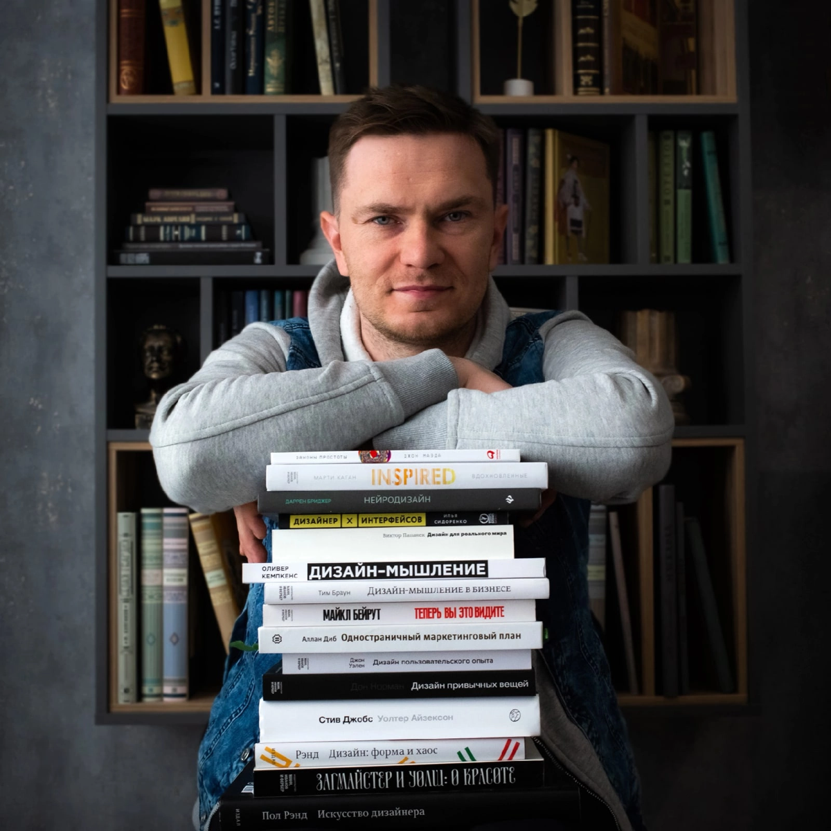 Чтение книг - отличная возможность воспользоваться опытом различных людей, которые добились высот, тем самым ускорить свой профессиональный рост | Сетка — социальная сеть от hh.ru
