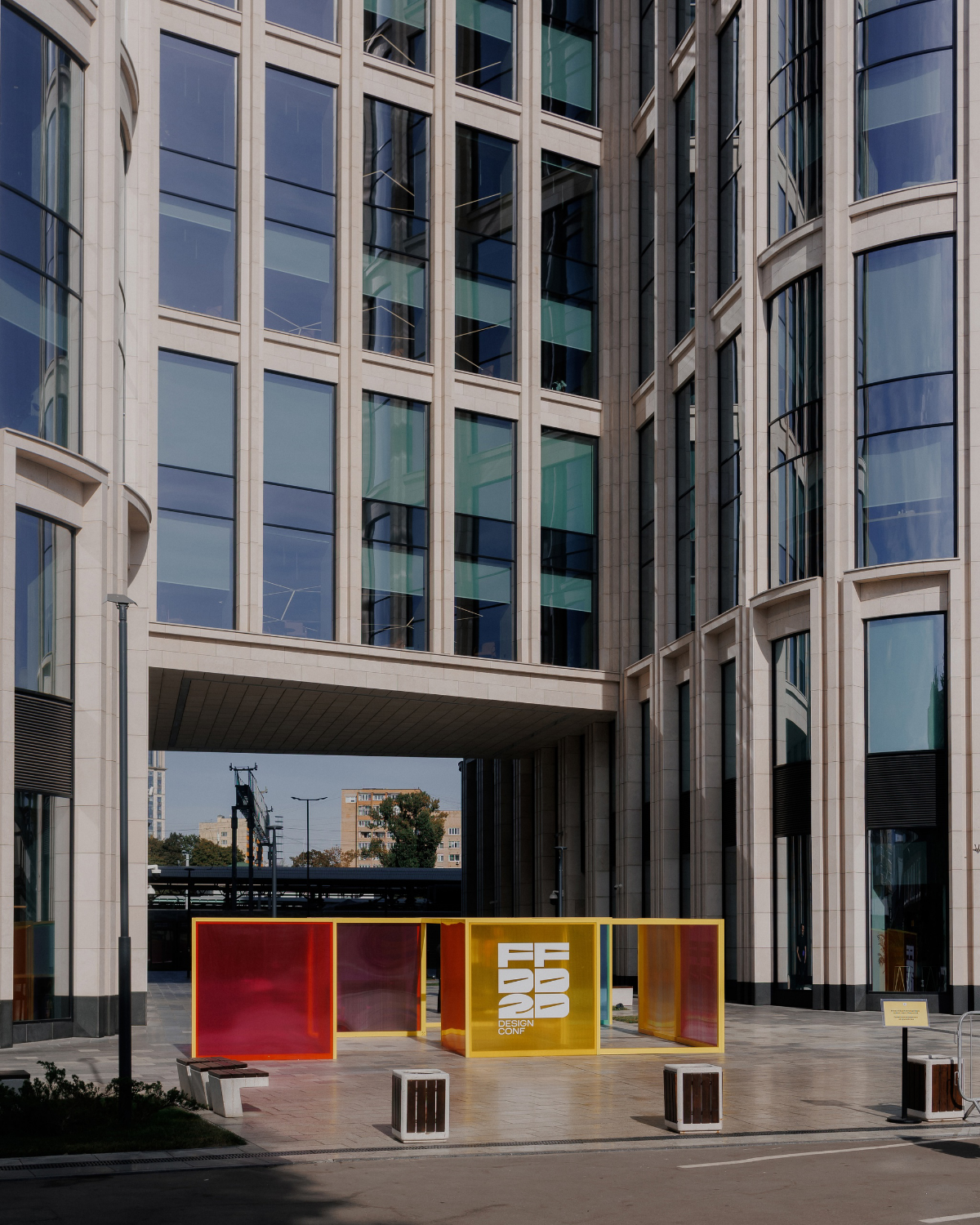 Ребята, всем привет! 
Я здесь для себя открыл новую соцсети для дизайнеров Dprofile, и уже опубликовал там свой проект — моё портфолио, свёрстанное в стильную интерактивную UI-презентацию, сделанную в... | Сетка — социальная сеть от hh.ru