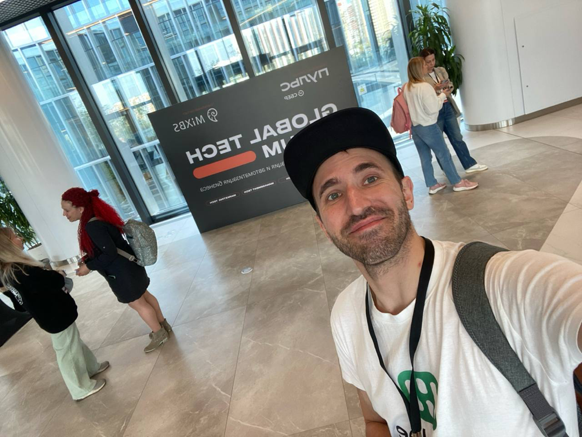 Кто сегодня на Global tech forum в Москве?
Менеджер по развитию бизнеса Huntlee Станислав! Вы тоже там? Подходите знакомиться, пишите ему личку https://t | Сетка — социальная сеть от hh.ru