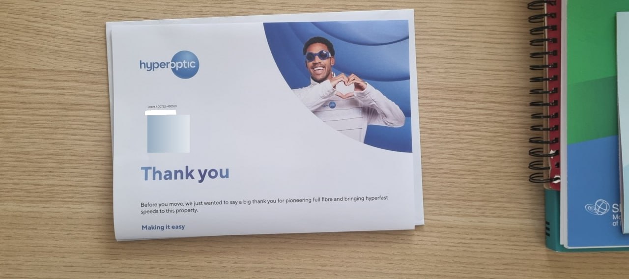 В Великобритании при выезде из арендованной квартиры интернет-провайдер с интересным подходом. 
При переезде из одной квартиры в другую приходит письмо от интернет-провайдера ШПД — там два конверта | Сетка — социальная сеть от hh.ru