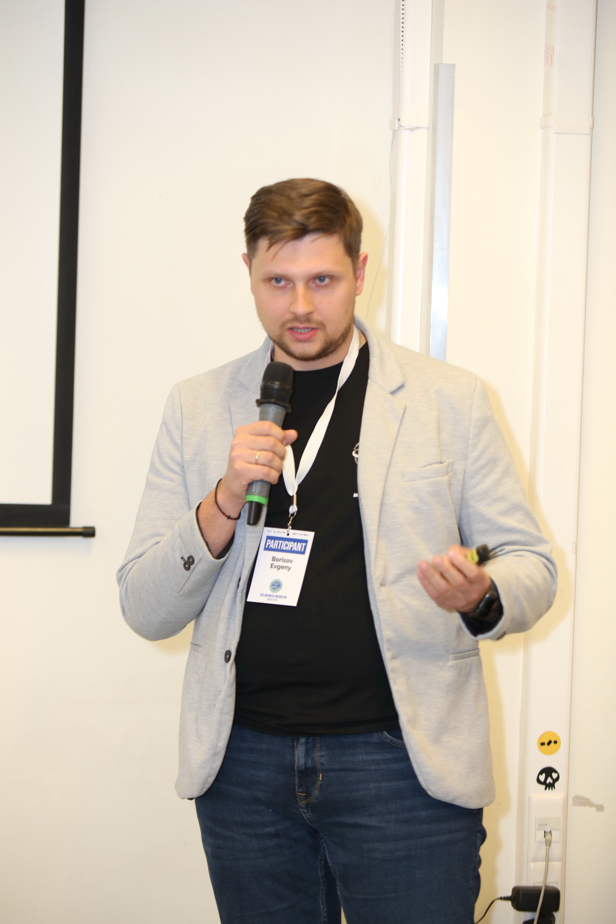 Привилегии в бизнесе: откуда они берутся?
Многие думают, что для успеха в бизнесе нужны привилегии: уникальные технологии, связи, выгодные стартовые условия. И да, они могут помочь | Сетка — социальная сеть от hh.ru