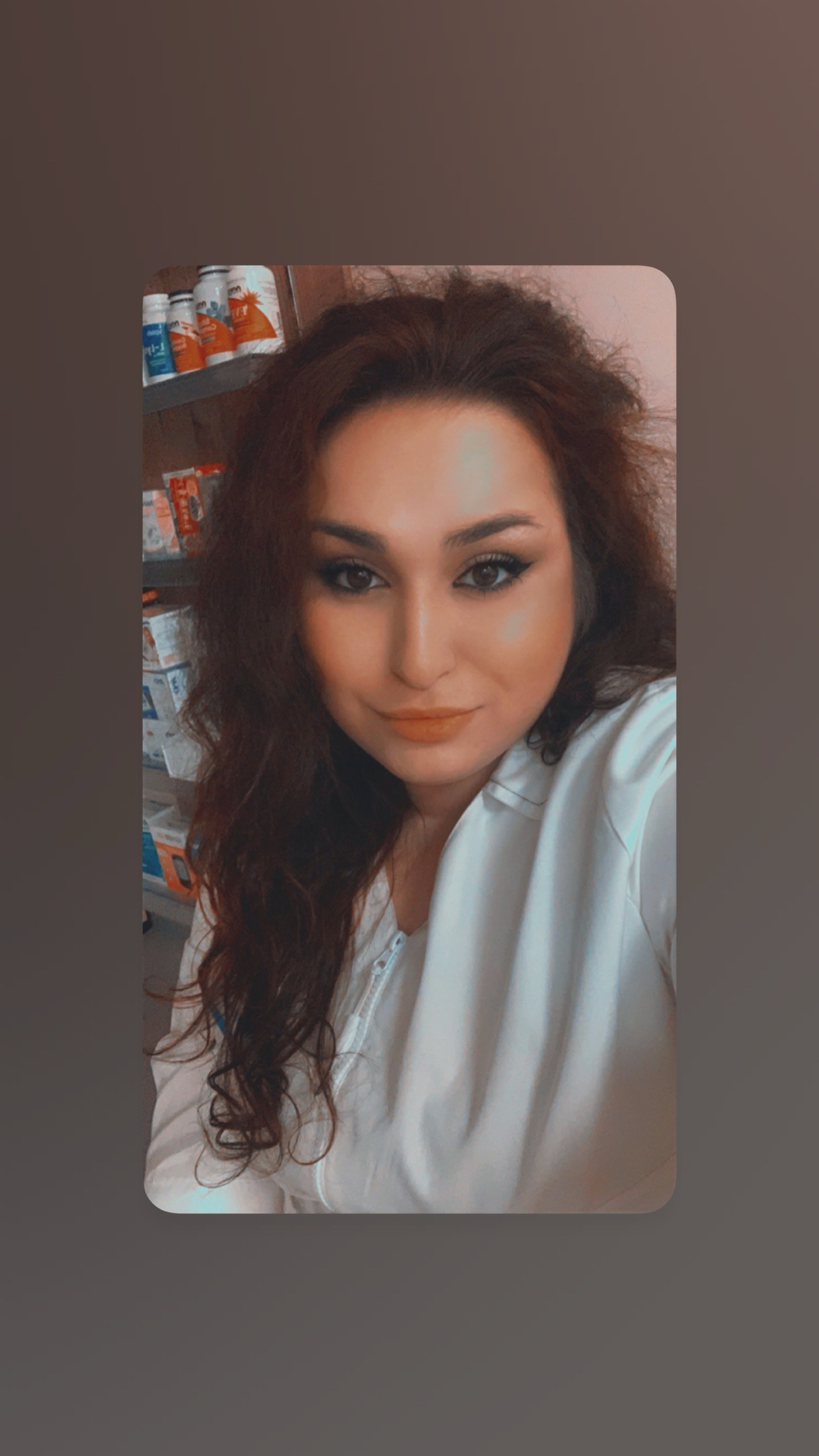 Пост-знакомство 🤗
Привет , если ты читаешь этот пост , то давай познакомимся 😉
Меня зовут Сабина, мне 27 лет, я живу на Дальнем востоке , и я юный HRBP )
Я прошла путь от провизора до фарм-тренера апт... | Сетка — социальная сеть от hh.ru