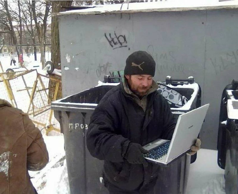 Айтишники ВСЁ: у IT-компаний заканчиваются финансы на повышение окладов кодерам.
38% уже отказались повышать зарплату, поэтому, к сожалению, 700 тысяч рублей смогут получать буквально единицы | Сетка — социальная сеть от hh.ru