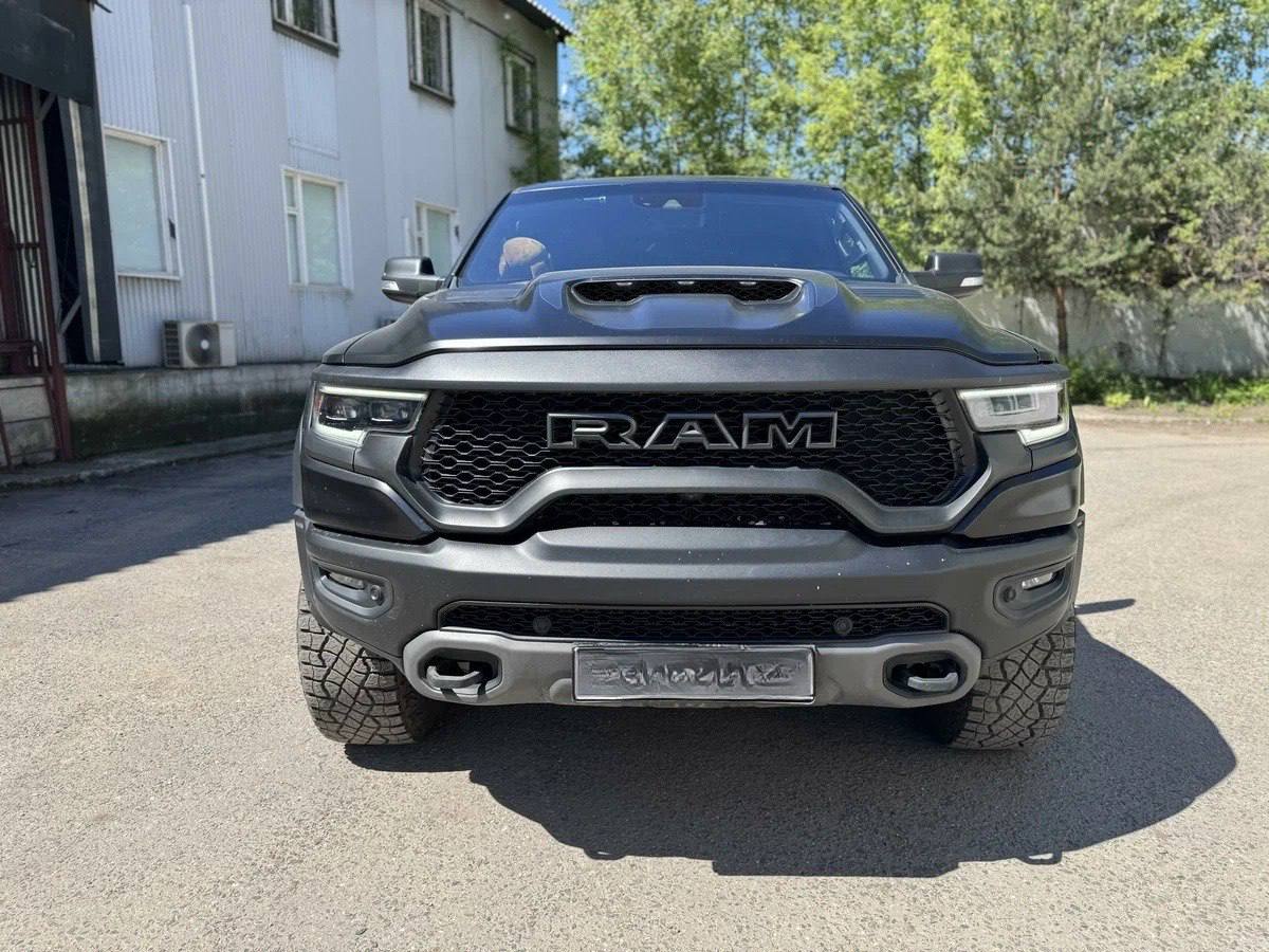 Автомобиль в наличии
🚗Автомобиль: Dodge RAM TRX
🔘Двигатель: 6.2 л / 712 л.с | Сетка — социальная сеть от hh.ru