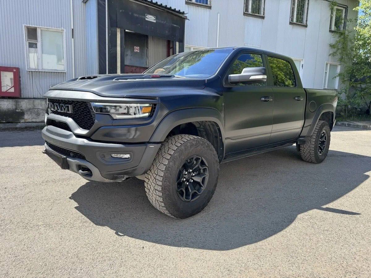 Автомобиль в наличии
🚗Автомобиль: Dodge RAM TRX
🔘Двигатель: 6.2 л / 712 л.с | Сетка — социальная сеть от hh.ru