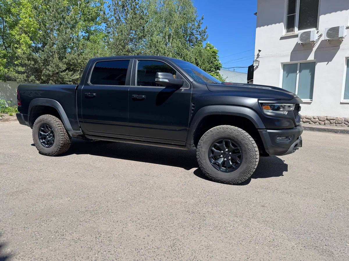 Автомобиль в наличии
🚗Автомобиль: Dodge RAM TRX
🔘Двигатель: 6.2 л / 712 л.с | Сетка — социальная сеть от hh.ru