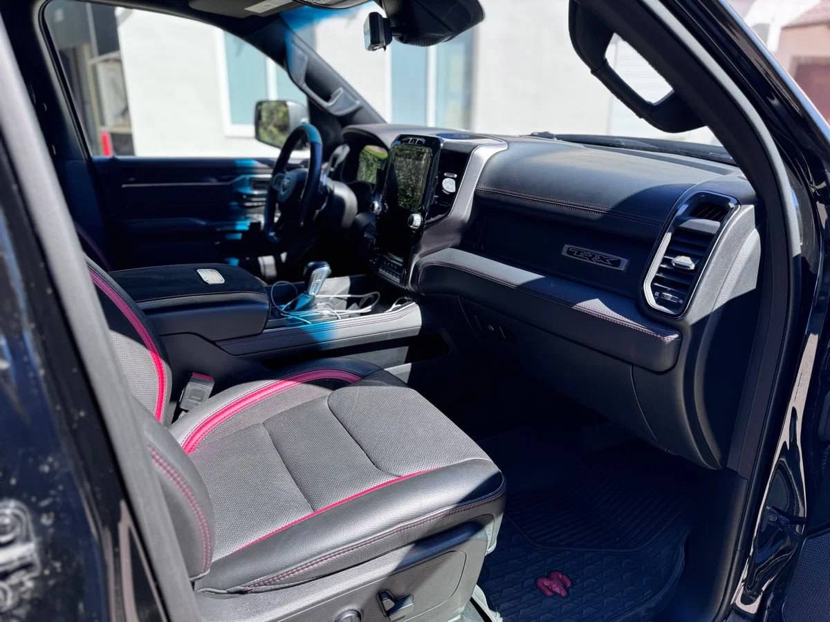 Автомобиль в наличии
🚗Автомобиль: Dodge RAM TRX
🔘Двигатель: 6.2 л / 712 л.с | Сетка — социальная сеть от hh.ru
