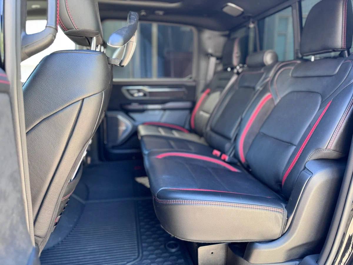 Автомобиль в наличии
🚗Автомобиль: Dodge RAM TRX
🔘Двигатель: 6.2 л / 712 л.с | Сетка — социальная сеть от hh.ru