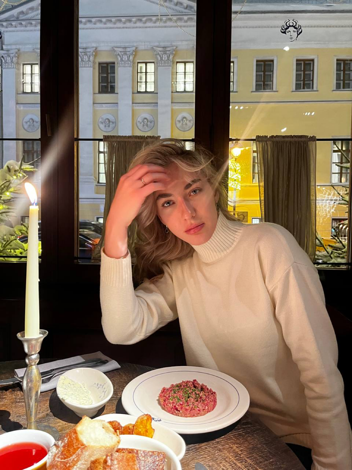 Всем привет, я Дарья и я интернет-маркетолог :)
Последние 4 года работаю с недвижимостью, сейчас в команде московского девелопера с портфелем продающих проектов | Сетка — социальная сеть от hh.ru