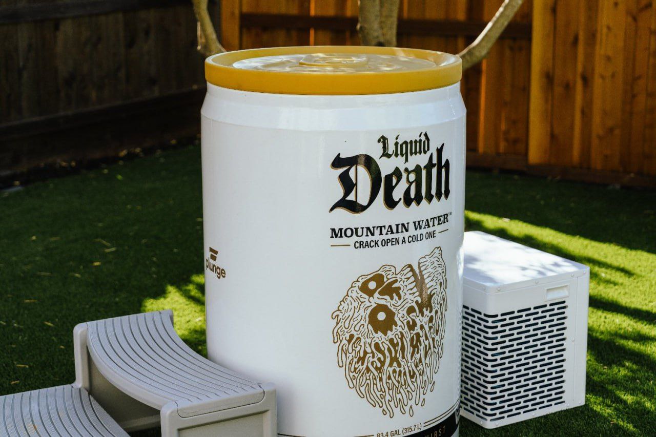 Liquid Death выкатили гигантскую холодильную бочку для пива на 316 литров. Идеально, чтобы охладить пиво на компанию или взбодриться самим | Сетка — социальная сеть от hh.ru
