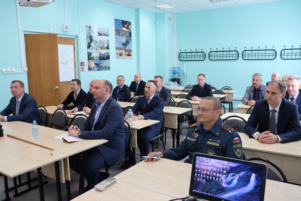 В ФГБУ ВНИИПО МЧС России проведен учебно-методический сбор с руководителями подразделений охраны труда и пожарной безопасности воинских частей | Сетка — социальная сеть от hh.ru