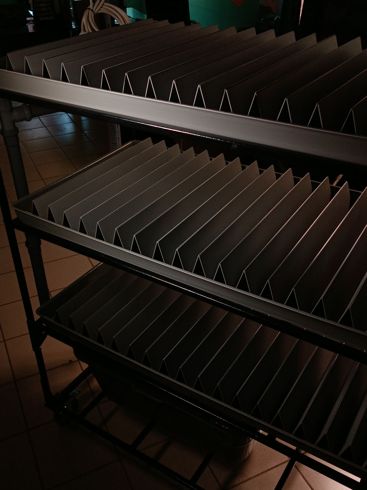 Новинка!
Компания Reogen (Daogen😃) @AlexeyReogen совместно с @Daogreen разработала и собрала первый и уникальный стеллаж в России для выращивания цикорного салата по заказу клиента) с полной автоматик... | Сетка — социальная сеть от hh.ru