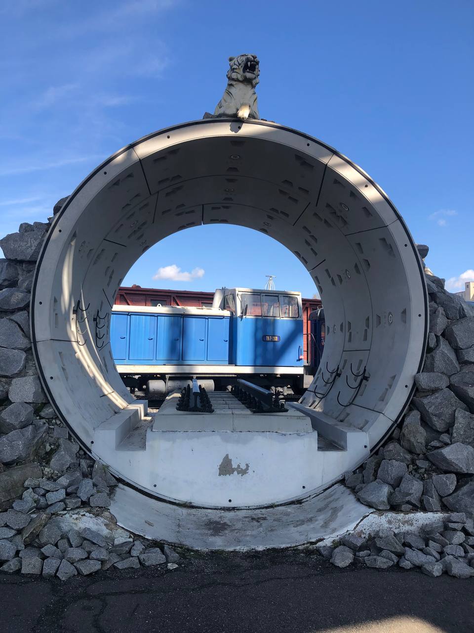 Через край
День 1.
Несколько фотографий с сегодняшнего дня в Хабаровске.
#экскурсия
#черезкрай
#проект | Сетка — социальная сеть от hh.ru