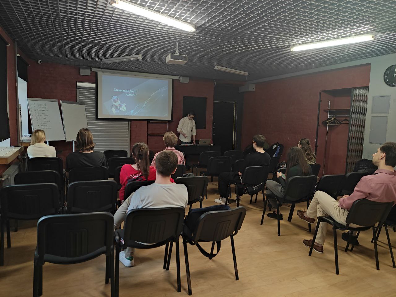 ПЕРВАЯ SOFT SKILLS PARTY СТАРТОВАЛА, УРА!
Мы начали лекционную часть, впитываем полезности по полной.
(Я в восторге)✨✨✨✨ | Сетка — социальная сеть от hh.ru