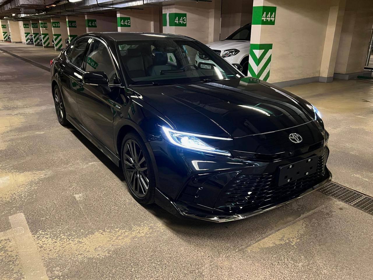 Новая Toyota Camry 2.0 Hybrid (197 лс).
Комплектация S-Sport: проекция, панорамная крыша, камеры 360•, мертвые зоны, обвес и особые 19’ колесные диски | Сетка — социальная сеть от hh.ru