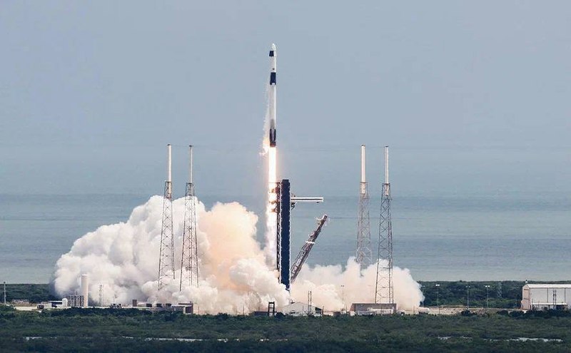 Корабль Crew Dragon американской компании SpaceX с российским космонавтом Александром Горбуновым в составе экипажа Crew-9 пристыковался к Международной космической станции | Сетка — социальная сеть от hh.ru