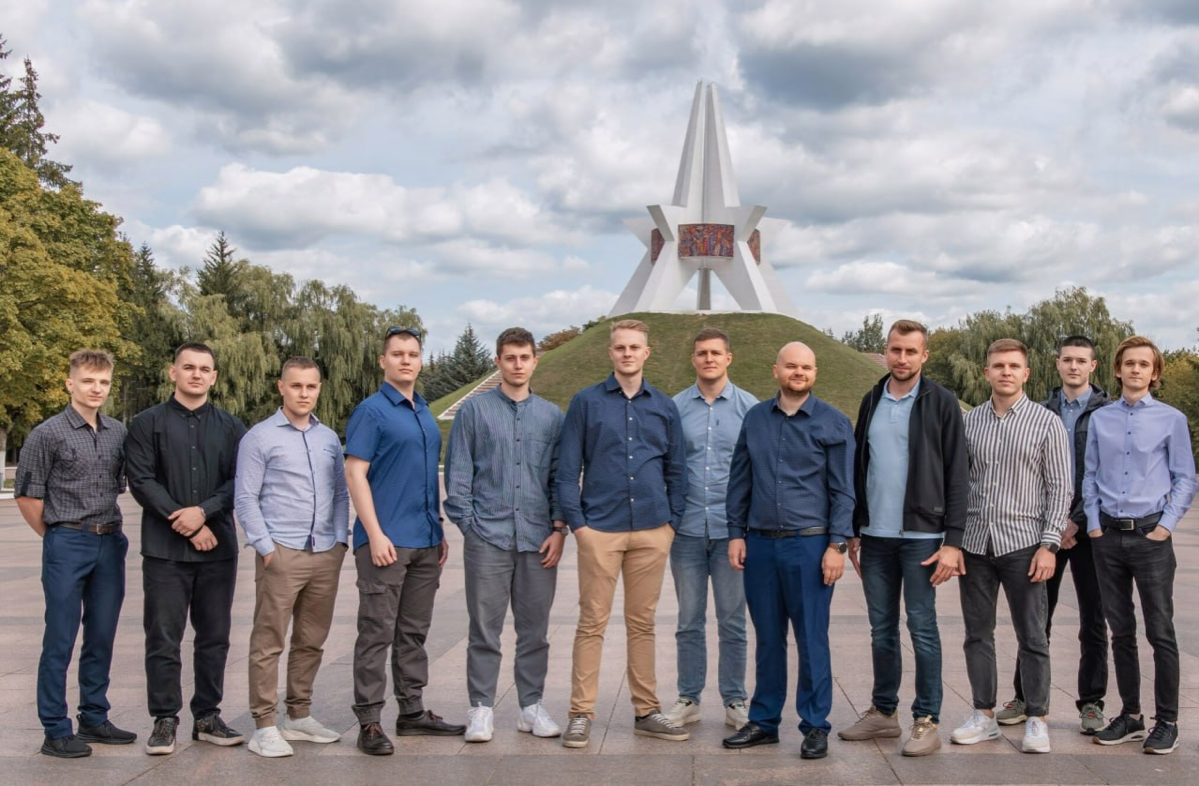 Всем привет , меня зовут Ирина , я являю HR-менеджером компании Kvando Technologies | Сетка — социальная сеть от hh.ru