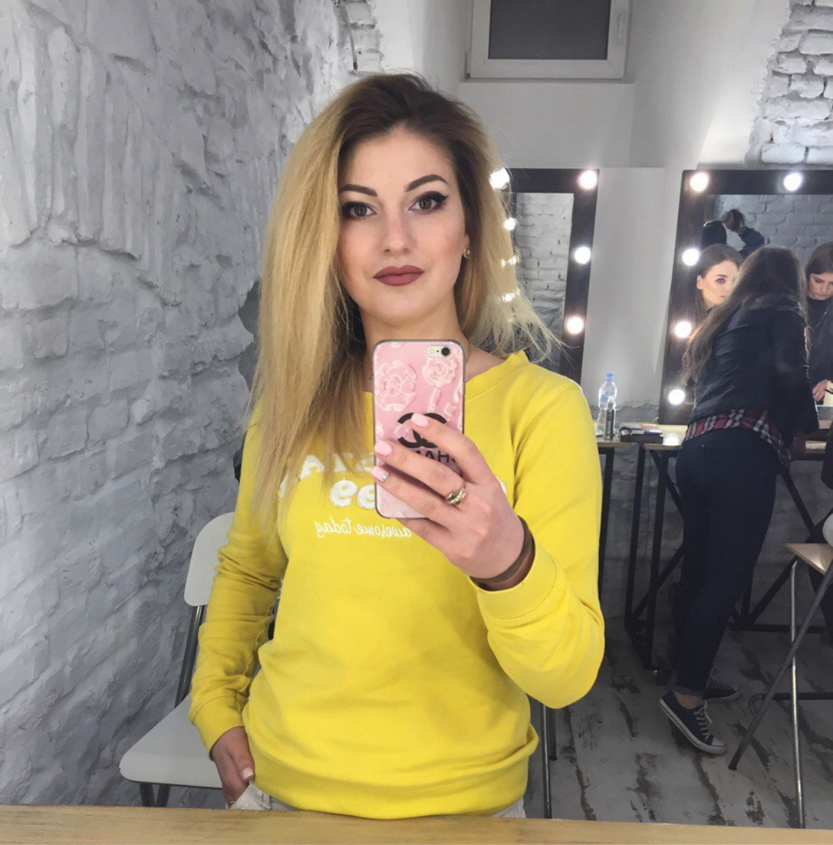 Всем привет! Я очень рада что все таки вышла сетка! Тестировали ее давно. Ну что Давайте знакомиться и развиваться вместе! У всех всё получится! 🤞 | Сетка — социальная сеть от hh.ru