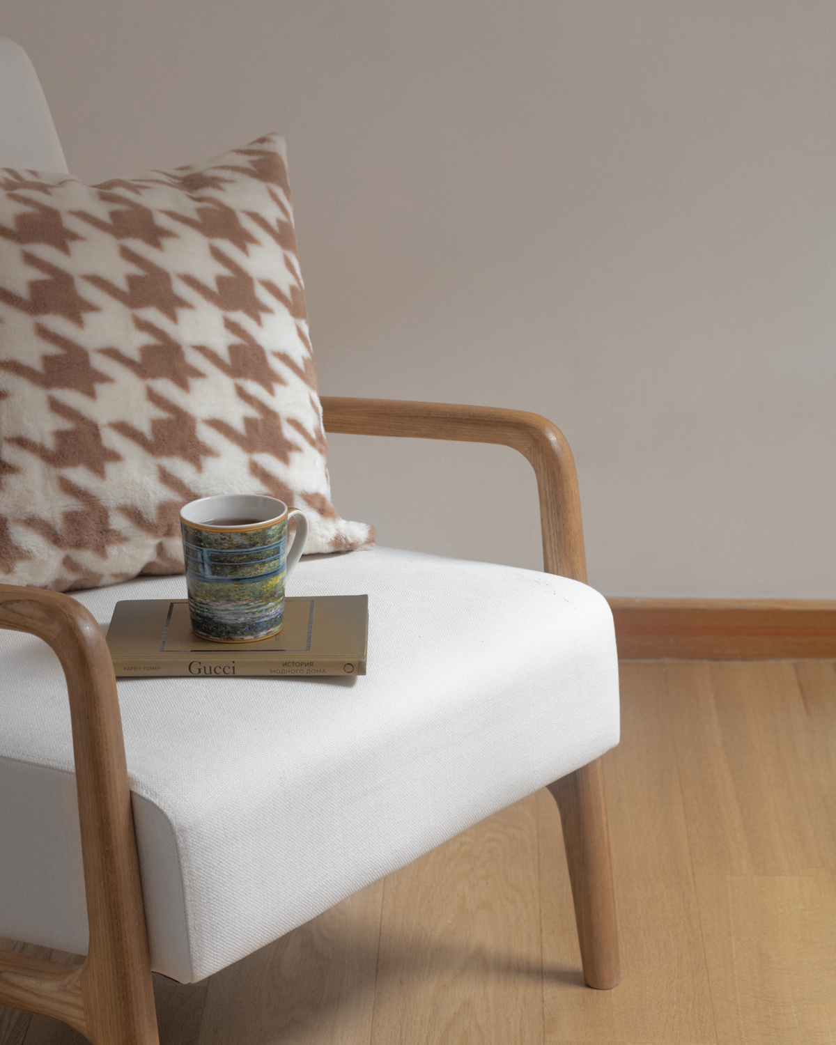 Контент для соц. сетей в стиле минимализм | Сетка — социальная сеть от hh.ru