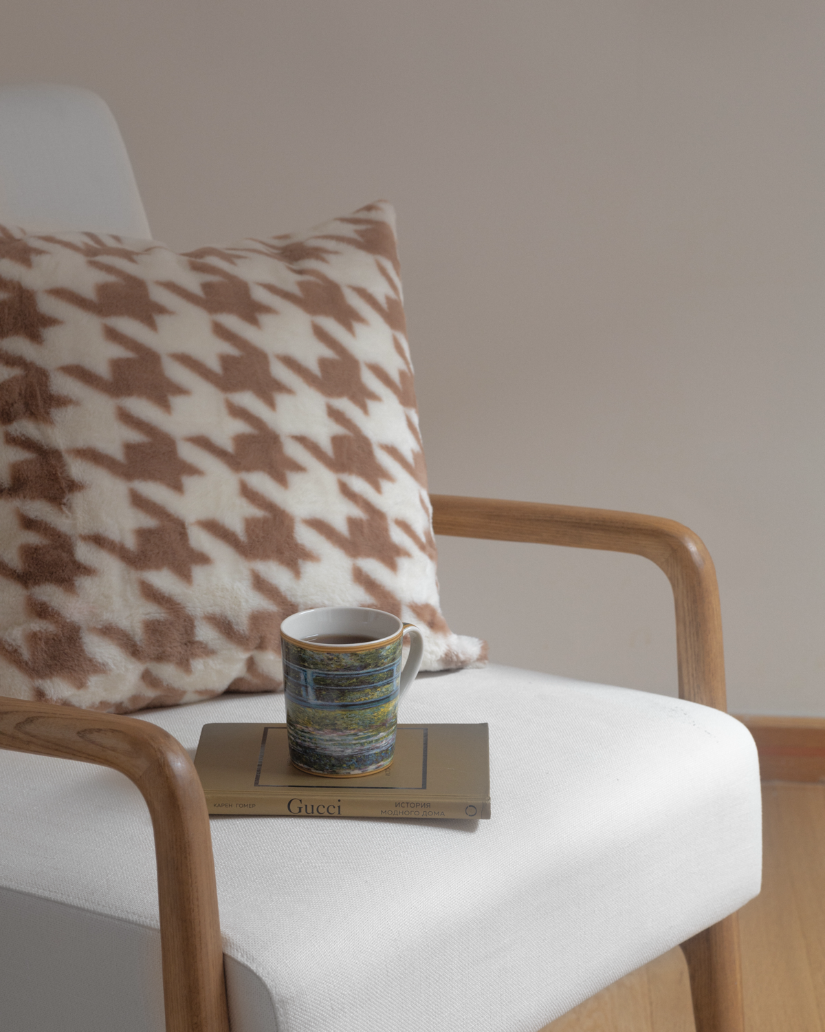 Контент для соц. сетей в стиле минимализм | Сетка — социальная сеть от hh.ru