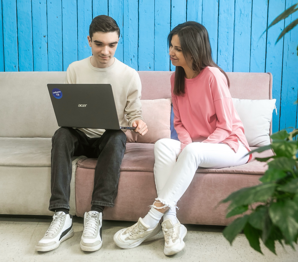 Привет! Я HR-менеджер компании Сибсети ИТ в Новосибирске.
🧑🏼‍💻Ищем в штат Frontend-разработчика.
❗️Обязателен опыт работы с Vue от 1 года! Знание Vuex или Pinia. Понимание SSR | Сетка — социальная сеть от hh.ru