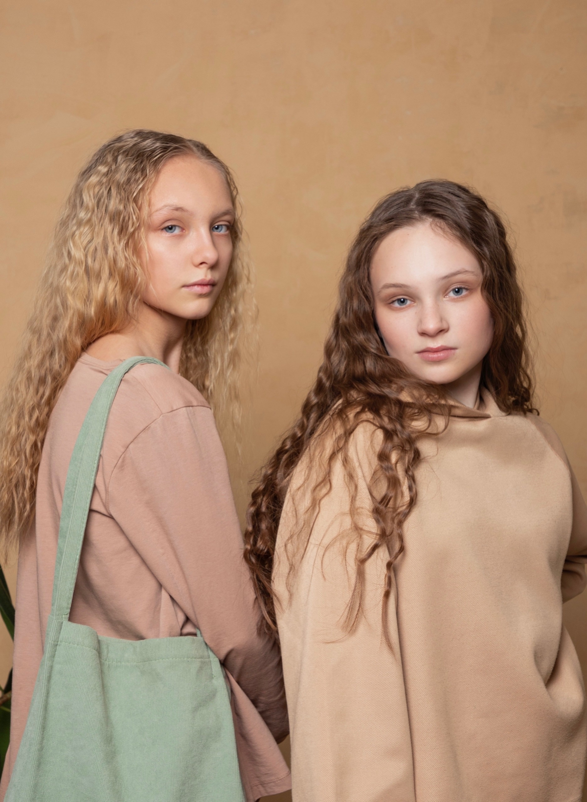 Осенняя уютность ✨ или «случайный Ренессанс»))
Модельная школа SIGMA KIDS Екатеринбург
Ph: Снежана Чернега
St: Анастасия Белова
Org: Галина Суворова
Md: Саша, Камилла | Сетка — социальная сеть от hh.ru