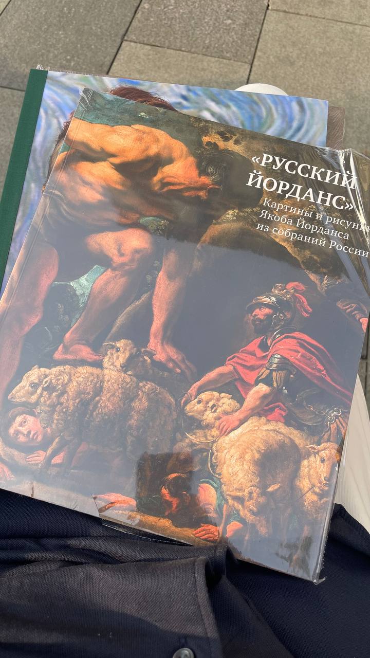 Продолжаю дарить книги. 
В это раз повезло @Irinan163 из этого поста.
Напишите мне в личку, куда отправлять. @pavelplat
А в следующий раз, через неделю-другую раздарим что-то из высоко красивого | Сетка — социальная сеть от hh.ru