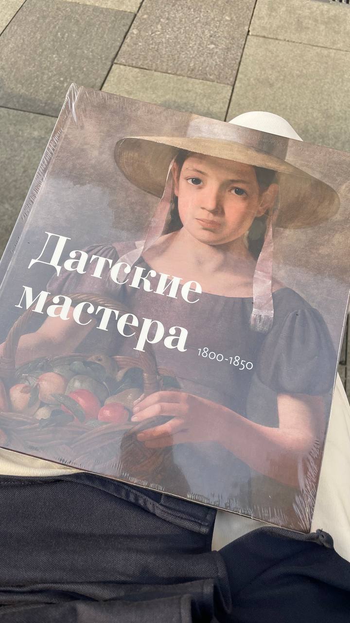Продолжаю дарить книги. 
В это раз повезло @Irinan163 из этого поста.
Напишите мне в личку, куда отправлять. @pavelplat
А в следующий раз, через неделю-другую раздарим что-то из высоко красивого | Сетка — социальная сеть от hh.ru
