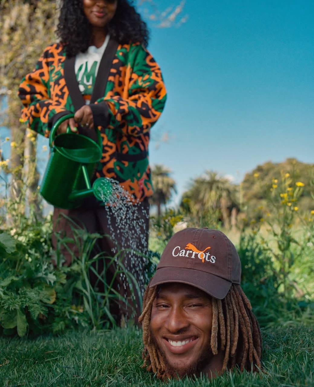 #Артем 🥕
Puma замутила коллаб с Carrots – брендом уличной одежды из Лос-Анджелеса. Стиль Carrots сочетает в себе садовую тематику и ярко-оранжевые вставки | Сетка — социальная сеть от hh.ru