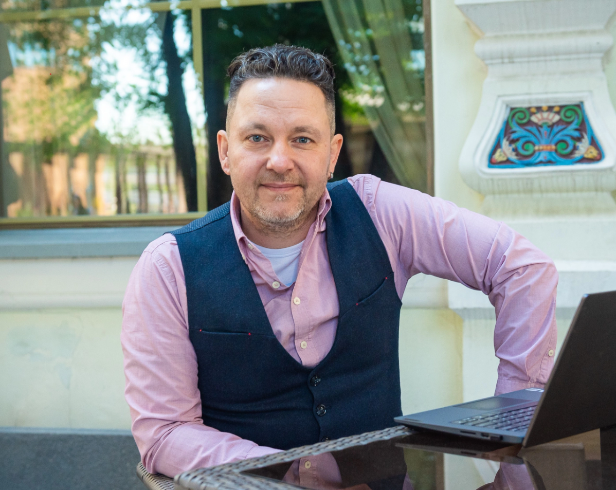 КОГДА УСПЕШНЫЕ ПРЕДПРИНИМАТЕЛИ ПРОВОДЯТ СТРАТСЕССИИ?  
Стратегическая сессия – мощный инструмент, которым пользуются дальновидные лидеры | Сетка — социальная сеть от hh.ru