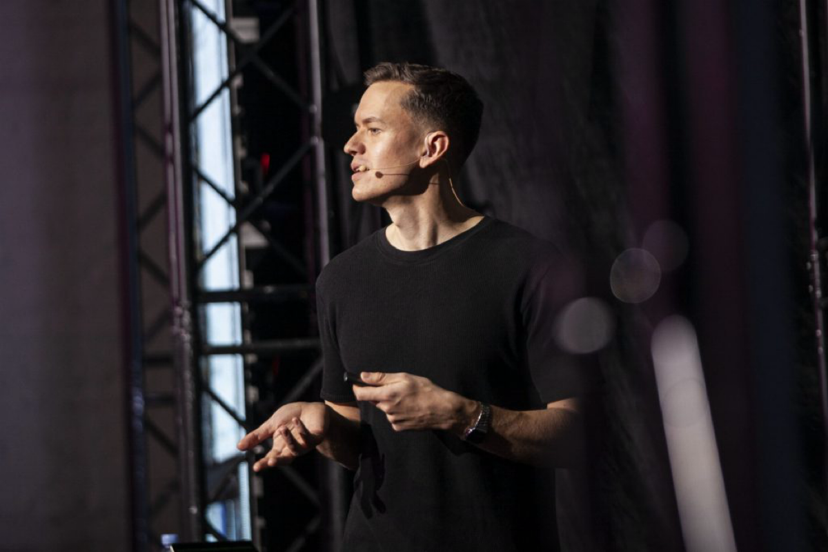 Саммари интервью с Сергеем Кулинковичем, арт-директором Студии Лебедева и сооснователем Timestripe
Сергей рассказал о том, кто может стать руководителем, какие критерии определяют качество его работы ... | Сетка — социальная сеть от hh.ru