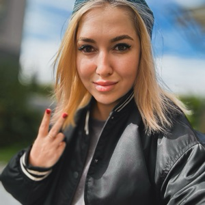 Елена Захарова