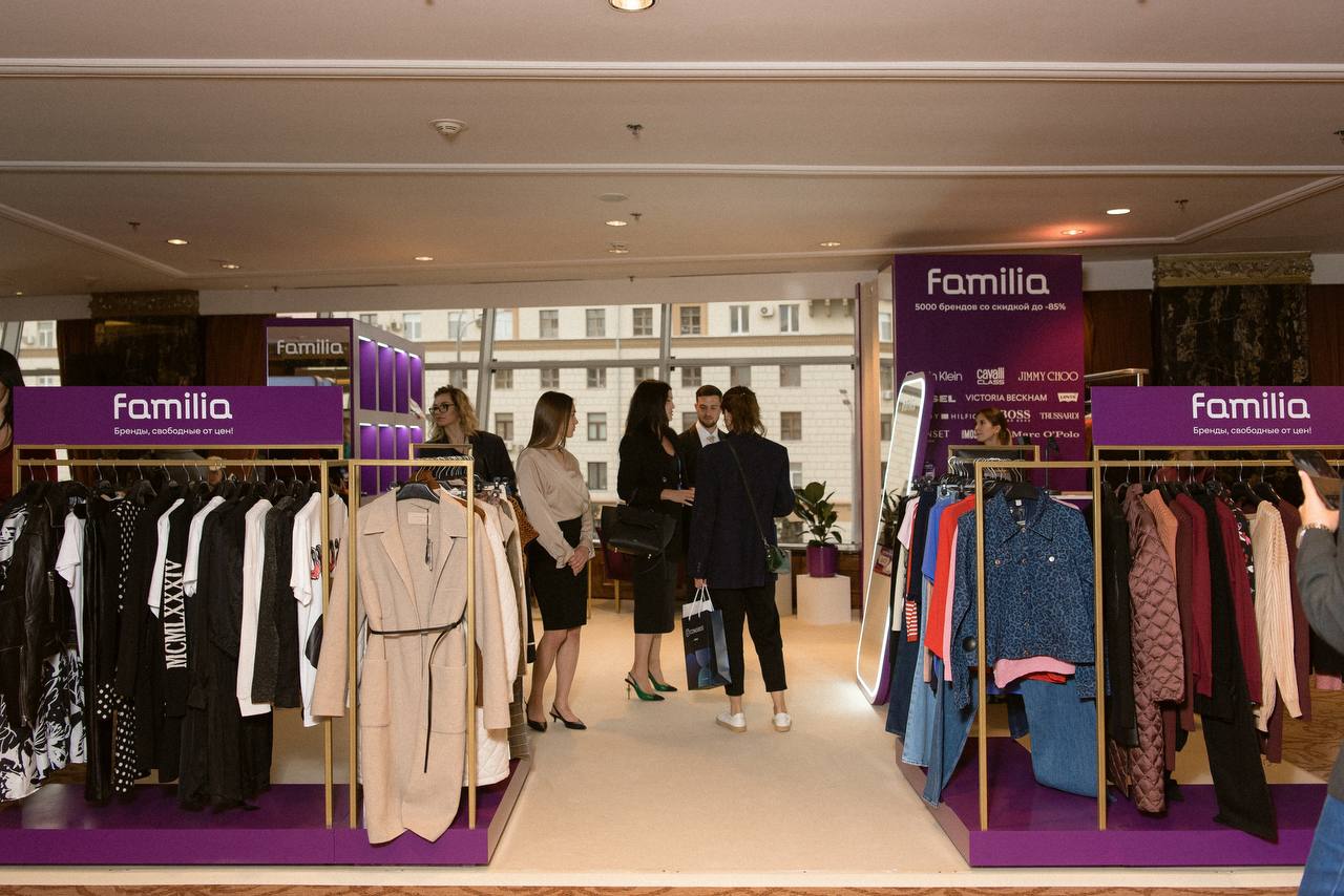Familia представила поп-ап-магазин на FWD Women Summit
Компания впервые приняла участие в мероприятии с форматом временной застройки | Сетка — социальная сеть от hh.ru