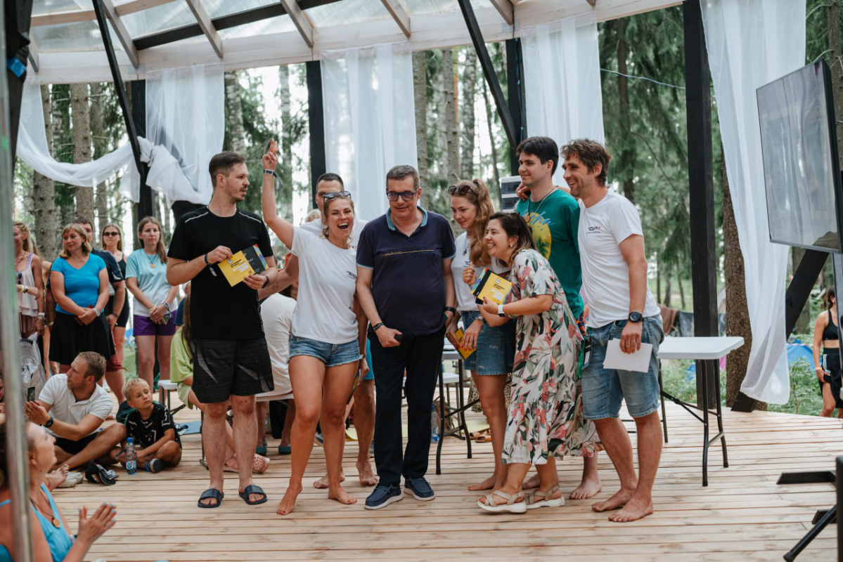 Компания Топ7 на фестивале физической культуры и бизнеса «Дофамин» 🏄‍♂🏕
Участвовали в квизе Genium Challenge от Максима Поташева и щаняли2 место🔥
Отдых, нетворкинг, природа, кайф🧘‍♂ | Сетка — социальная сеть от hh.ru