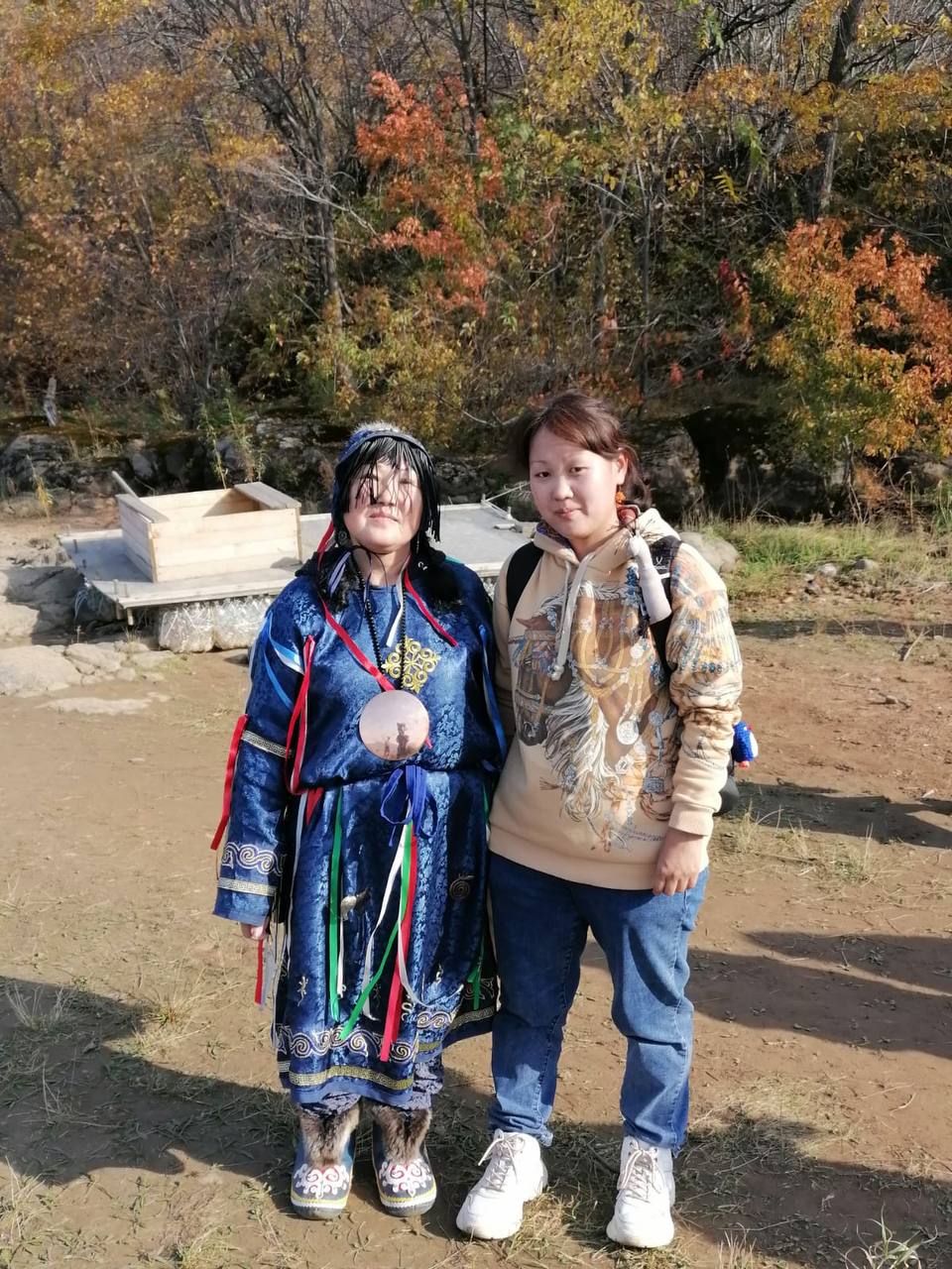 Фото много не бывает 🤳 
Ещё несколько фотографий с поездки в национальное нанайское село.
Нелегко пройти с рюкзаком через этот обруч. Трижды. Приятно вспомнить звук бубна | Сетка — социальная сеть от hh.ru