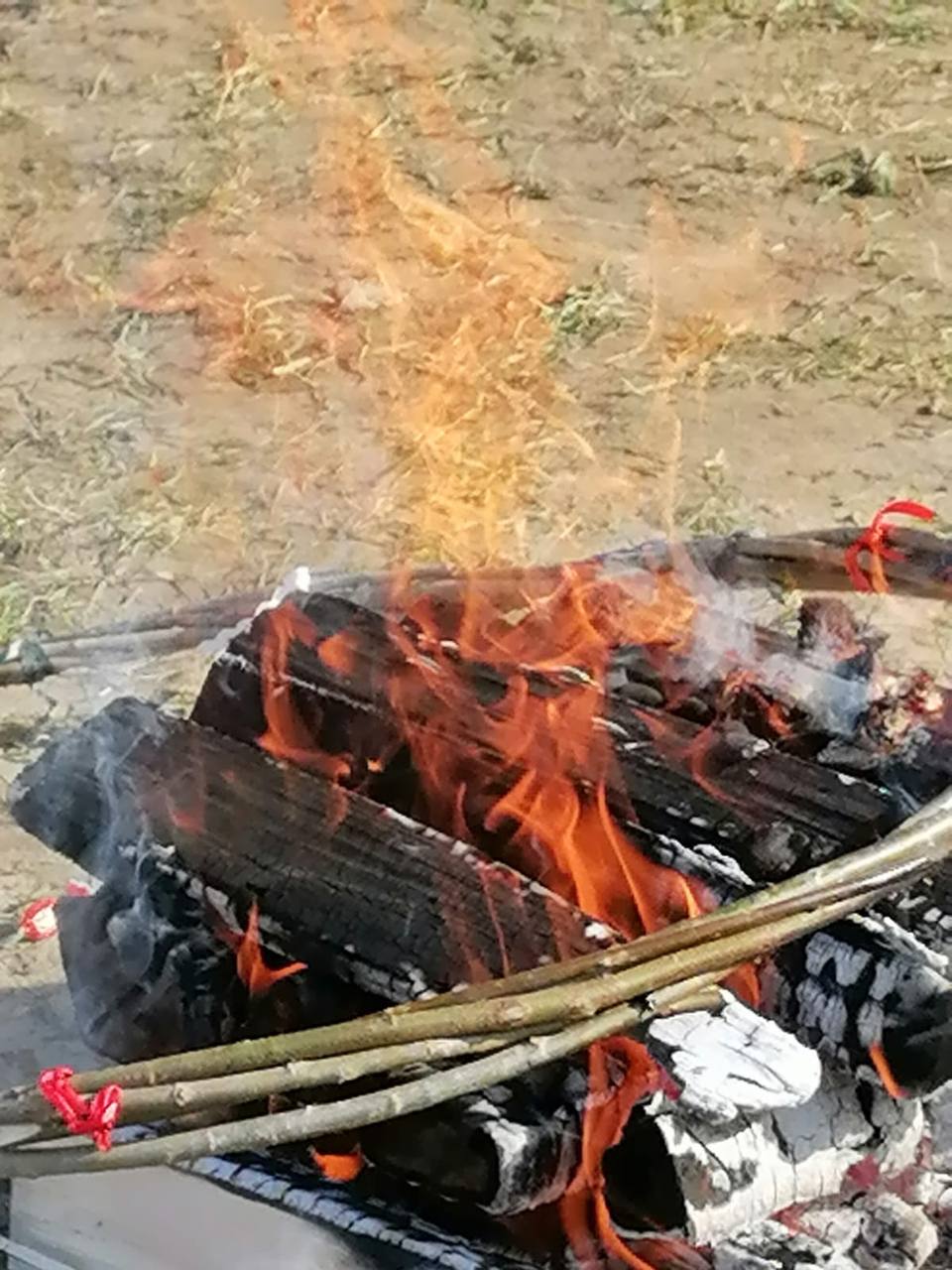 Фото много не бывает 🤳 
Ещё несколько фотографий с поездки в национальное нанайское село.
Нелегко пройти с рюкзаком через этот обруч. Трижды. Приятно вспомнить звук бубна | Сетка — социальная сеть от hh.ru