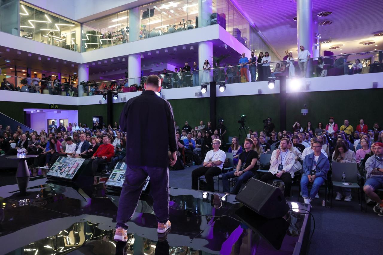 Поймали кадр 🤩
Посмотрите, как 20 сентября прошла конференция VK Design Conf × VK JT — опубликовали лучшие фотоальбоме ВКонтакте, а ещё больше можно найти в Облаке Mail.
#Design #VKJT | Сетка — социальная сеть от hh.ru