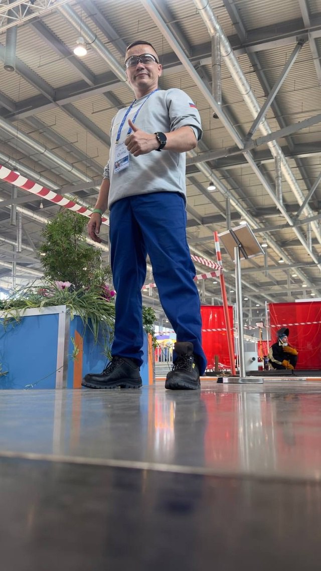 Руслан Седых эксперт жюри. Канал в телеграмме https://t.me/sanrus | Сетка — социальная сеть от hh.ru