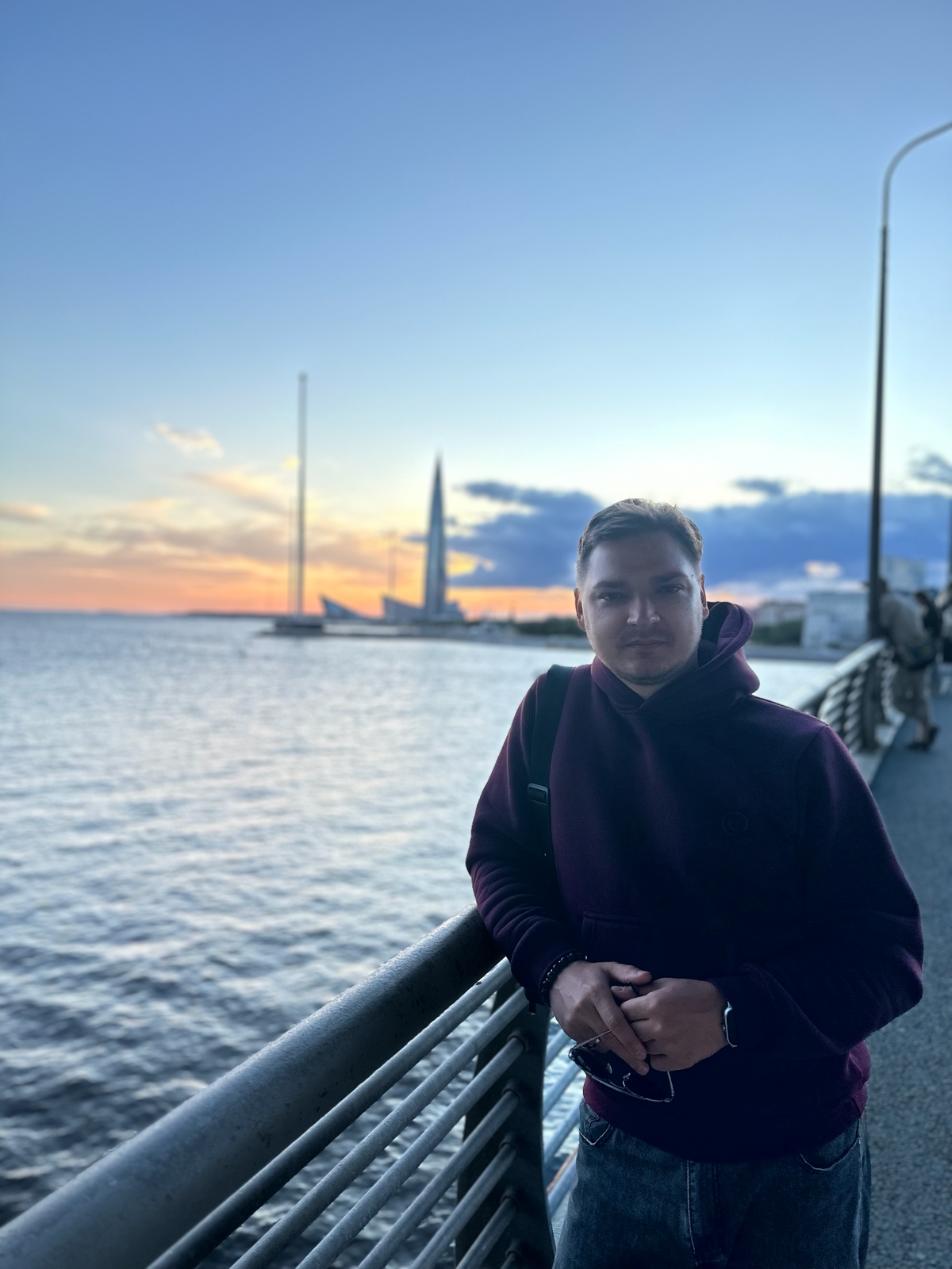 Привет. Давайте знакомиться. 🤝 Я Алексей.
Инженер, разработчик, в-основном, бекенд на c# и .net.
Сколько себя помню, всегда хотелось писать что-то для себя и тешить свое эго собственными творениями | Сетка — социальная сеть от hh.ru