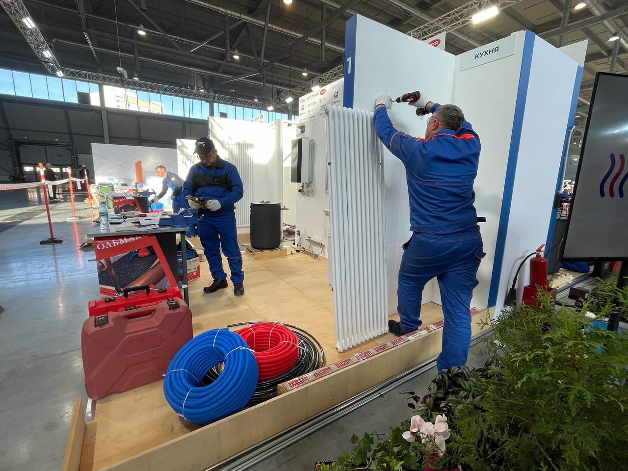 Вести с полей))) Сегодня на Строительном чемпионате в Екатеринбурге стартовали состязания пяти команд-финалистов в номинации «Монтаж автономной системы отопления». Ребята будут монтировать два дня | Сетка — социальная сеть от hh.ru