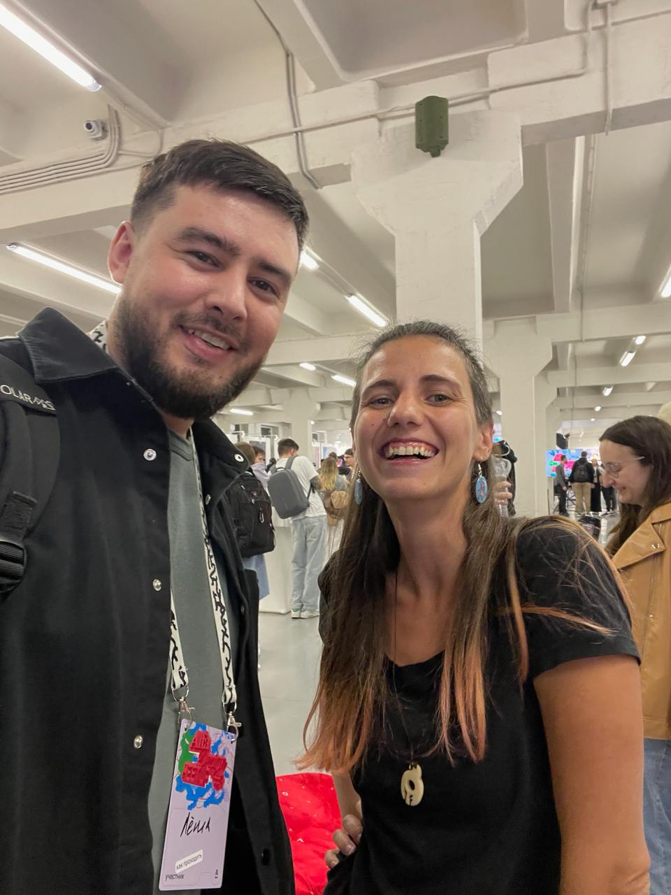 В сентябре поднял себя с рабочего стула и доехал до питерского митапа Альфы
Был не с какими-то ожиданиями и хорошим настроением, но оч был рад, что одобрили офлайн | Сетка — социальная сеть от hh.ru